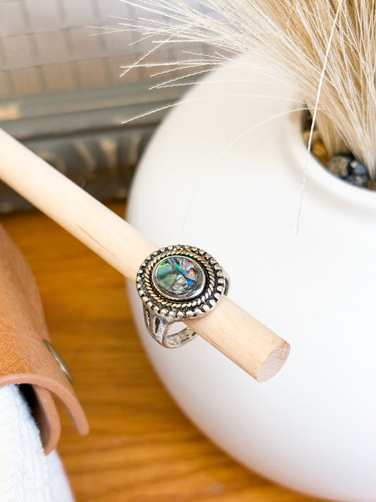 Abalone Oval Ring | Quartz